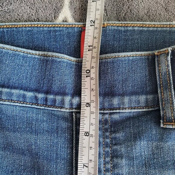 Spanx Flare Leg Pull-On Jeans Size L High Rise Light Blue Stretchy Slimming Euc - Picture 6 of 10